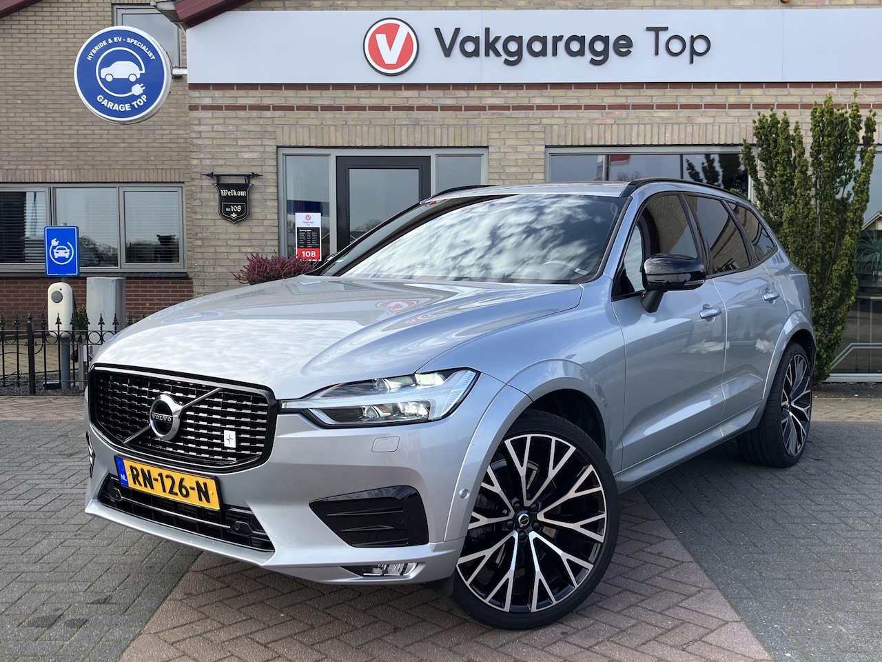 Volvo XC60 - 2.0 T5 AWD R-Design | HUD | Pano | Trekhaak | All-in prijs - AutoWereld.nl