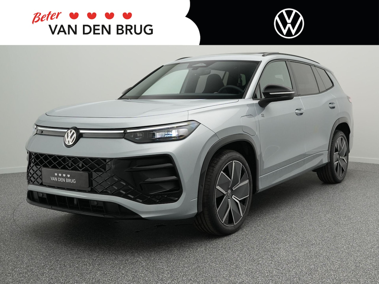 Volkswagen Tayron - R-Line 1.5 eHybrid 272 PK | LED Plus | Panoramadak | DCC | Black Style | Achteruitrijcamer - AutoWereld.nl