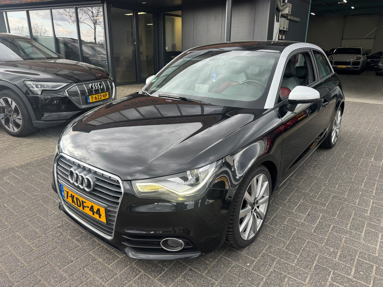 Audi A1 - 1.4 TFSI S edition LED XENON LEDER PARKEERSENSOREN STOELVERW SPORTIEF - AutoWereld.nl