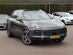 Porsche Cayenne - 3.0 E-Hybrid / Trekhaak / Panoramadak / Camera / Luchtvering / 22'' / Sportchrono / Bose /