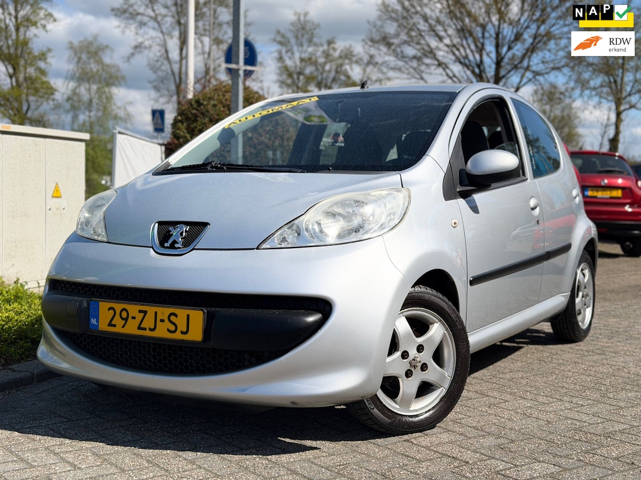 Peugeot 107 - 1.0-12V XS Urban Move AUTOMAAT 2e eigenaar airco 5drs - AutoWereld.nl