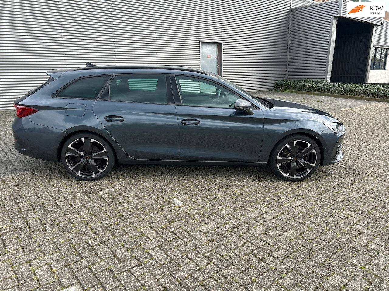 CUPRA Leon Sportstourer - 1.4 e-Hybrid VZ Business dubbel panoramadak - AutoWereld.nl