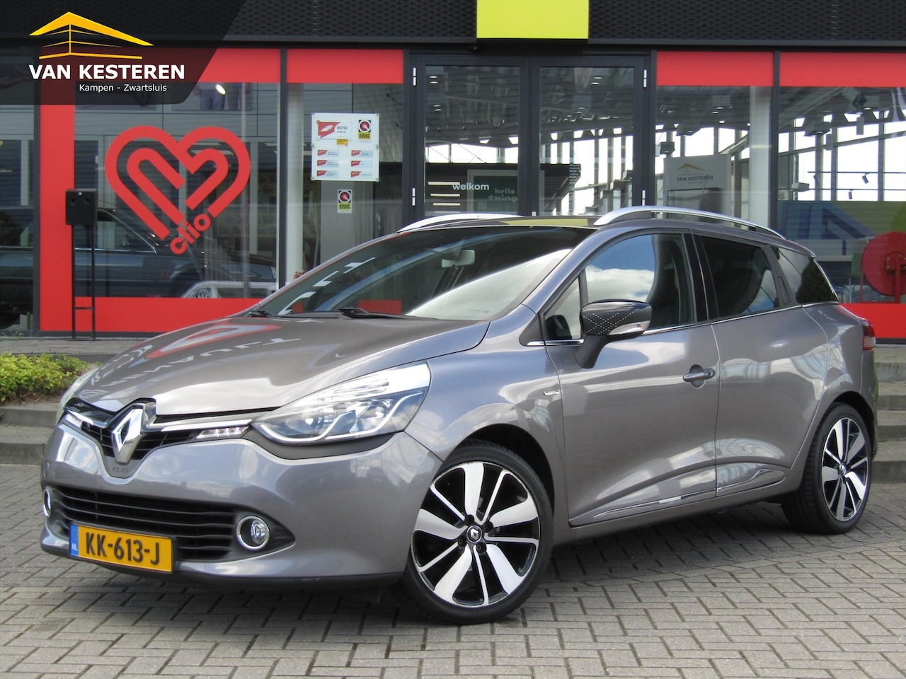 Renault Clio - TCe 90pk Série Signature ICONIC / Trekhaak / Navigatie / Camera / Leder / Compleet dealer - AutoWereld.nl