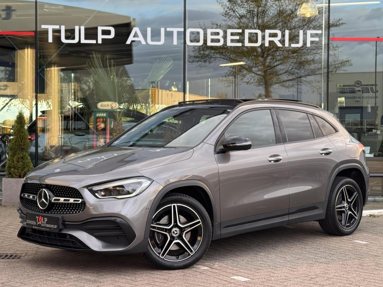 Mercedes-Benz GLA-Klasse - 250 e Luxury Line Pano Camera Trekhaak - AutoWereld.nl