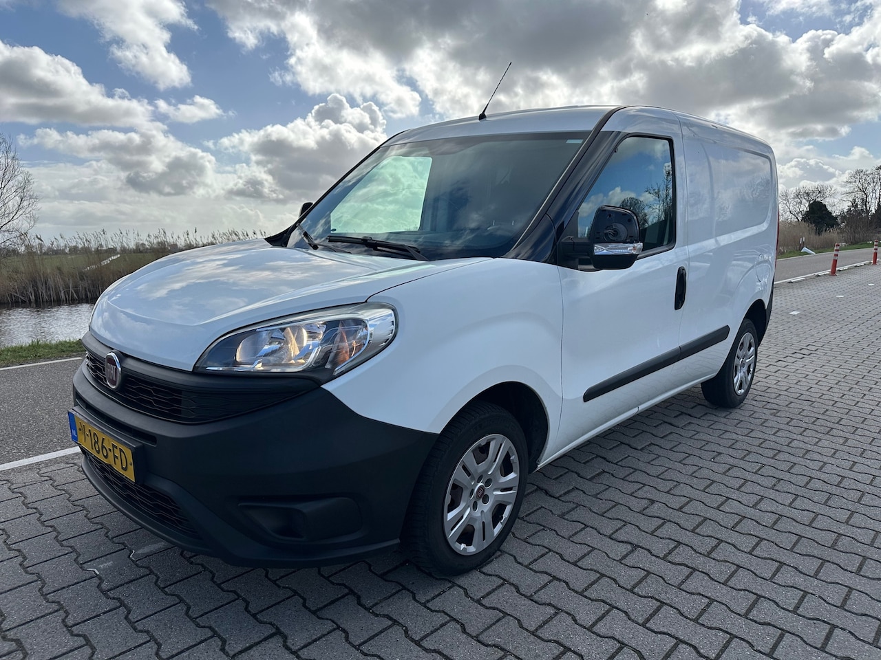 Fiat Doblò Cargo - 1.3 MJ L1H1 Actual 1.3 MJ L1H1 Actual, Airco, Elektrische ramen, Centrale vergrendeling - AutoWereld.nl