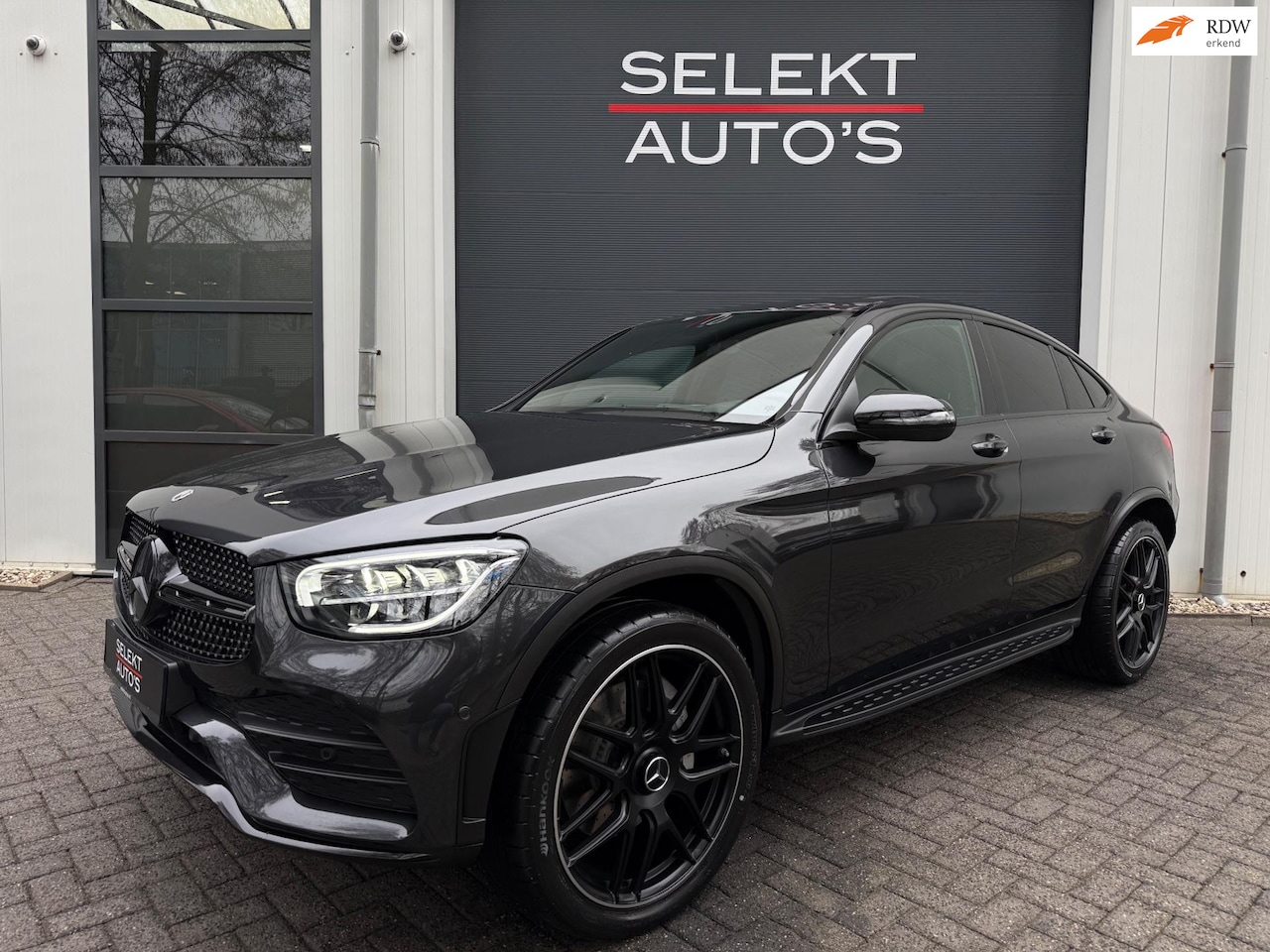 Mercedes-Benz GLC-klasse Coupé - 300e 4MATIC Premium Plus AMG Schuifdak/Leder/Virtual/Car Play/LED/Night Pakket/Trekhaak/Ap - AutoWereld.nl