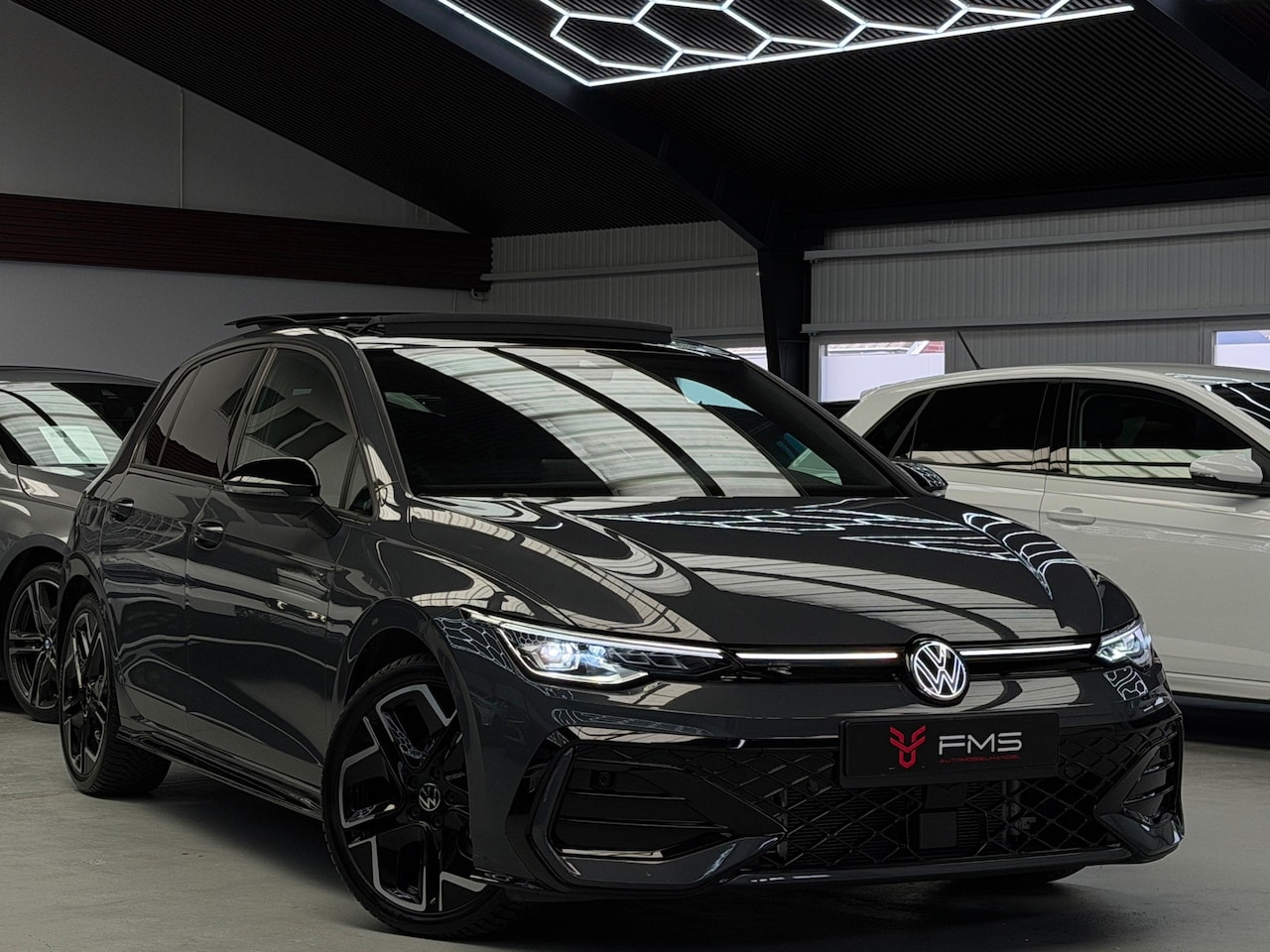 Volkswagen Golf - 1.5 TSI 3x R-Line Panorama CarPlay - AutoWereld.nl
