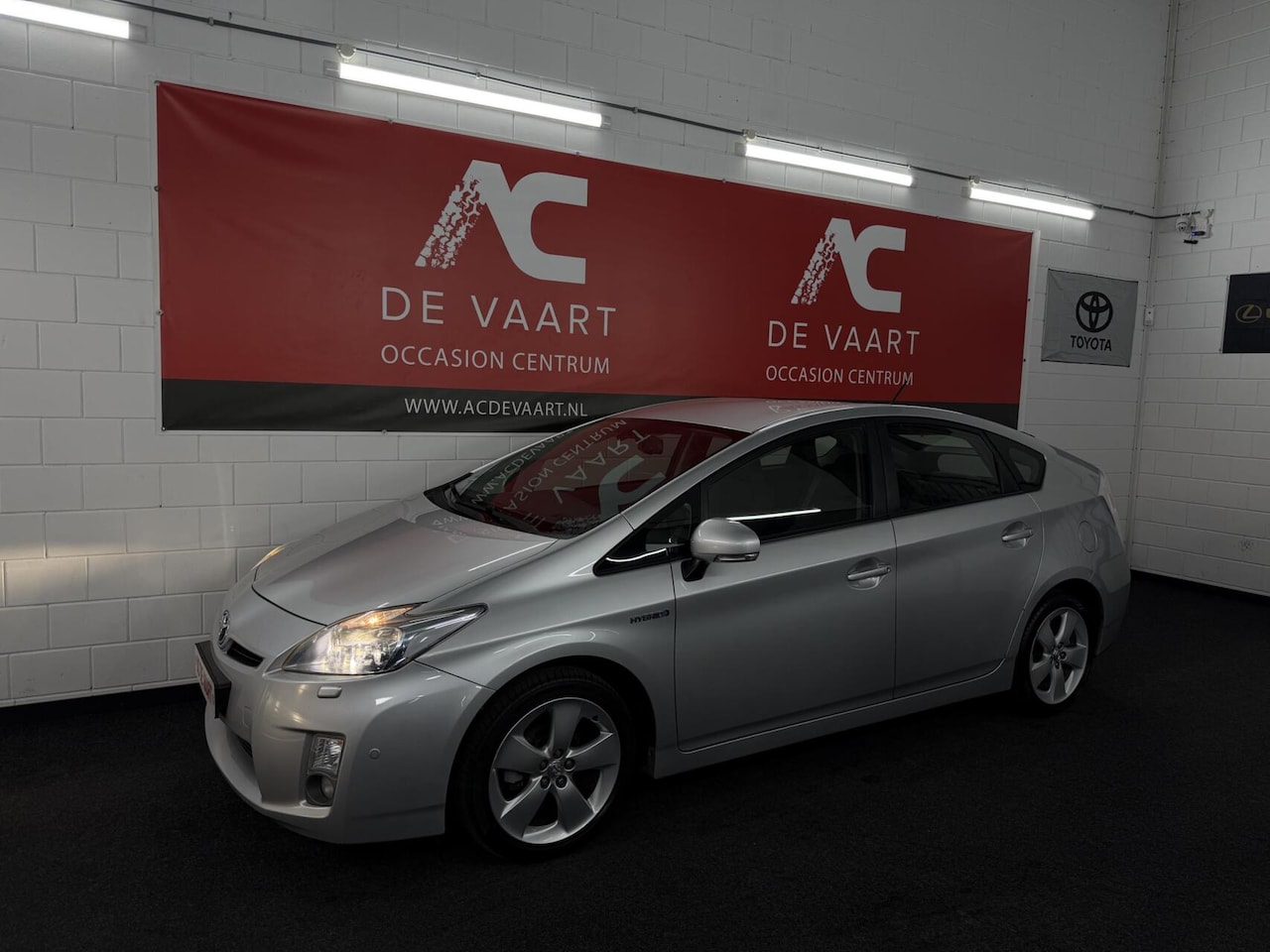 Toyota Prius - 1.8 Hybrid Dynamic - NAVI/CAMERA/XENON/NAP - AutoWereld.nl