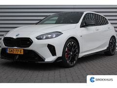 BMW 1-serie - 1-Serie M135 xDRIVE 300PK AUTOMAAT / NAVI / LEDER / CLIMA / LED / PDC / HUD / 19" LMV / CA