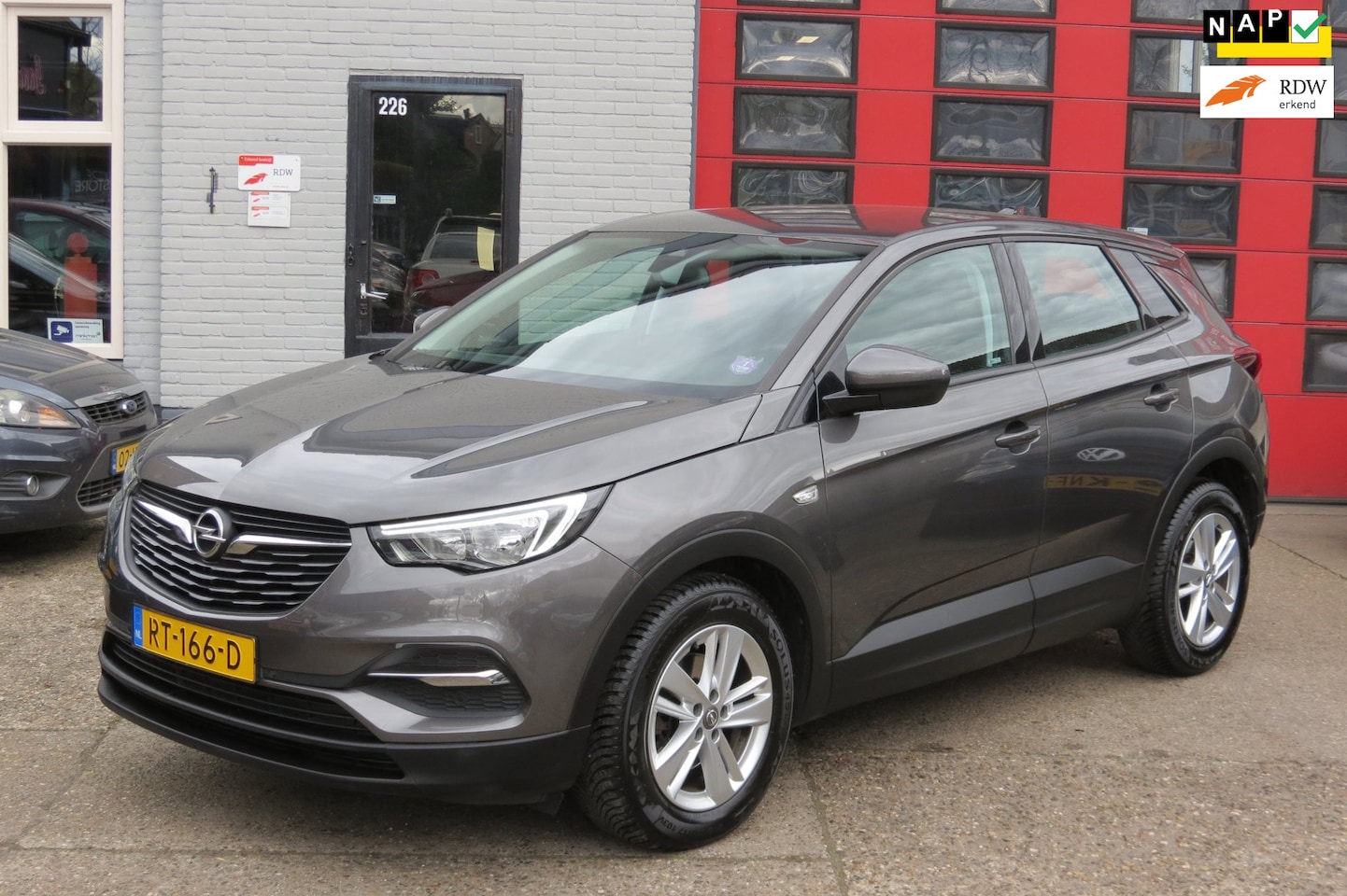 Opel Grandland X - 1.2 Turbo Online Edition 1.2 Turbo Online Edition , 1/2 Leder , Navi , PDC, - AutoWereld.nl