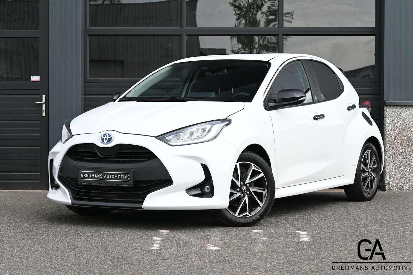 Toyota Yaris - 1.5 Hybrid Executive | Carplay|Camera|Carbon - AutoWereld.nl