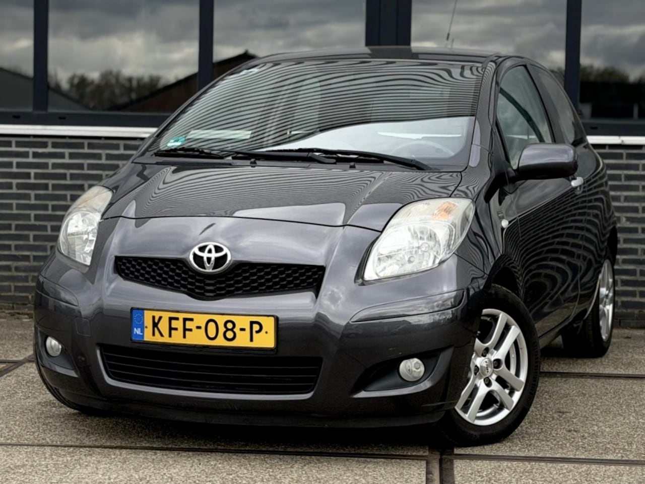 Toyota Yaris - 1.3 VVT-i Aspiration 1.3 VVTi Aspiration - AutoWereld.nl
