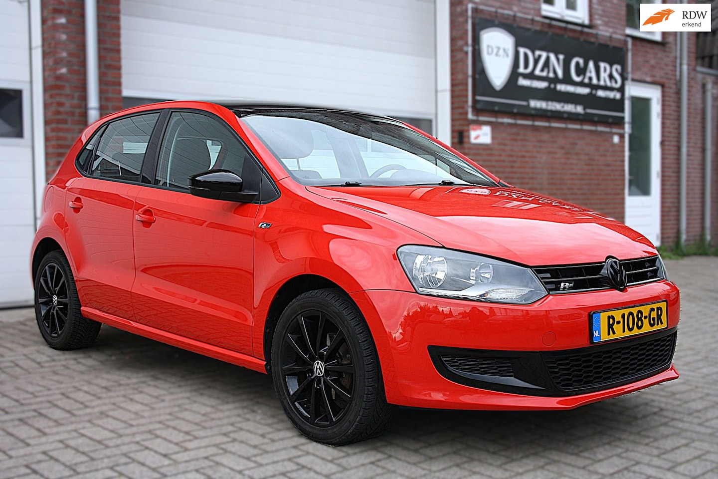 Volkswagen Polo - 1.4-16V Trendline Airco | 5-deurs | R Line uitgevoerd | Lm velgen - AutoWereld.nl