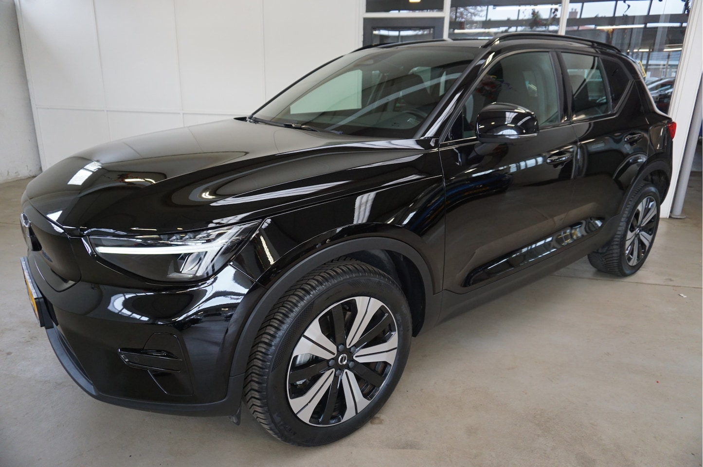 Volvo XC40 - Recharge Black Edition 70 kWh - AutoWereld.nl