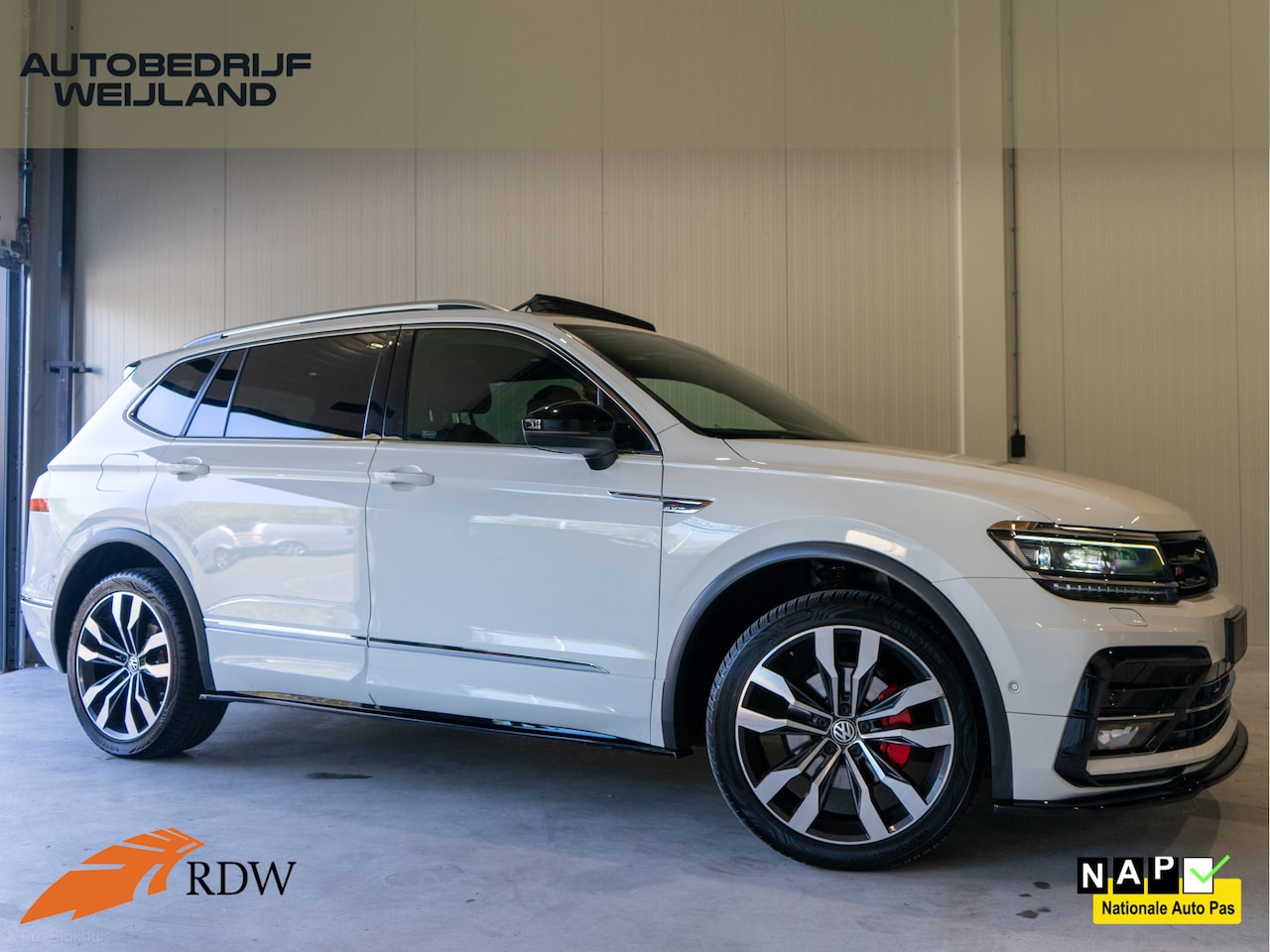 Volkswagen Tiguan Allspace - 1.4 TSI Highline Business R 7p. I R-line I Keyless I 20" I Pano I Virtual I Camera I 7P I - AutoWereld.nl