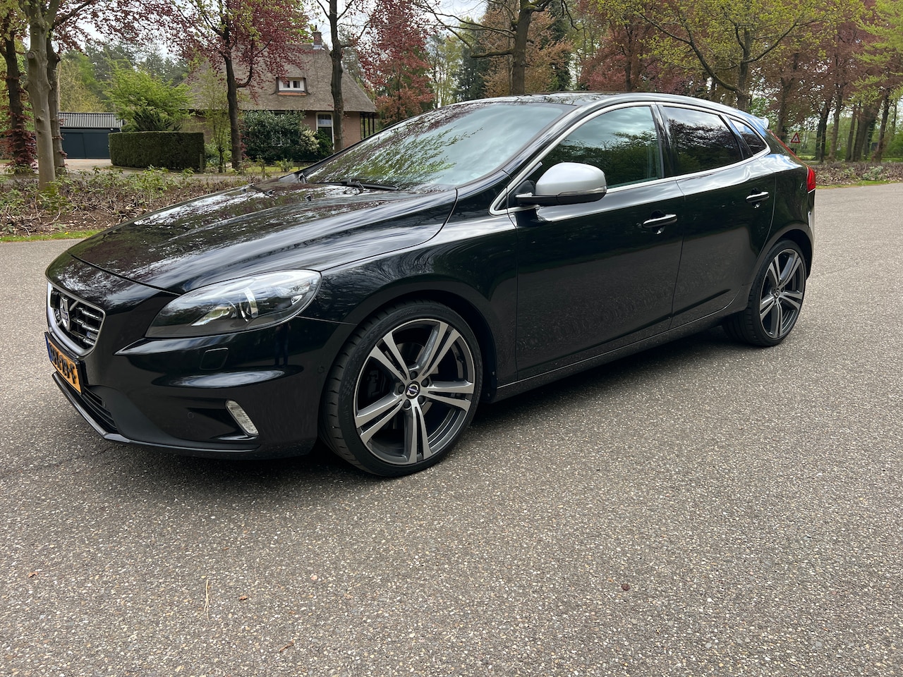 Volvo V40 - 2.0 T5 R-Design AutOMAAT-8 245PK Heico 19" Pano ACC Ful - AutoWereld.nl