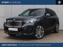 BMW iX1 - eDrive20 High Executive M Sport / Panoramadak / Trekhaak / M Sportstoelen / Adaptieve LED