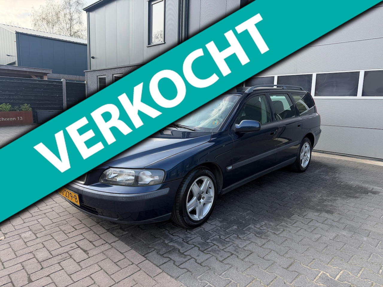 Volvo V70 - 2.4 5DRS|Clima|Stoelverwarming|Cruise Controle|trekhaak|APK - AutoWereld.nl