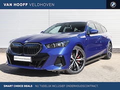 BMW 5-serie Touring - 530e M Sport Automaat / Trekhaak / Stoelventilatie / Comfort Access / Adaptieve LED / Park