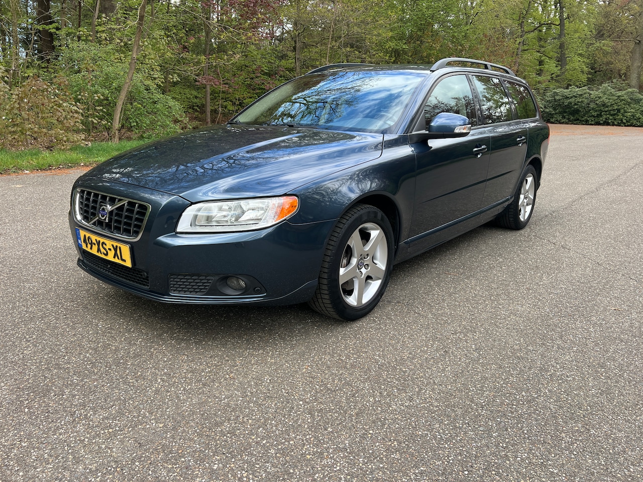 Volvo V70 - 2.5T Summum 2.5T 200PK Automaat Leder PDC Trekh. NAP APK 4-'27 - AutoWereld.nl