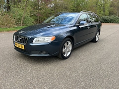 Volvo V70 - 2.5T Summum 2.5T 200PK Automaat Leder PDC Trekh. NAP APK 4-'27