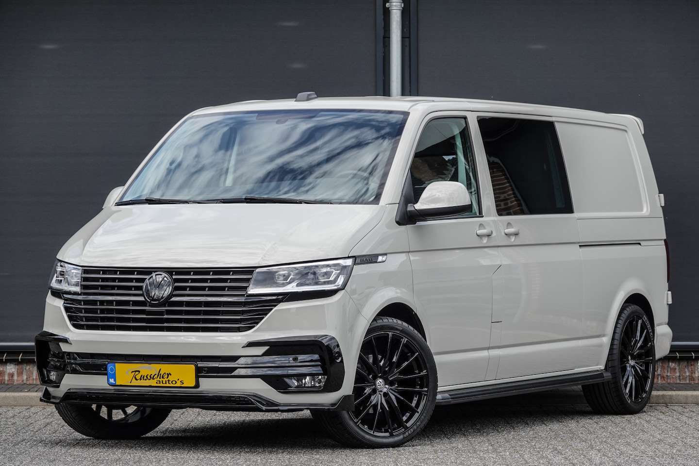 Volkswagen Transporter - L2H1 | Dubbele Cabine | Bulli | 2.0Tdi 150Pk DSG7 | 2x Schuifdeur | Achteruitrijcamera | S - AutoWereld.nl