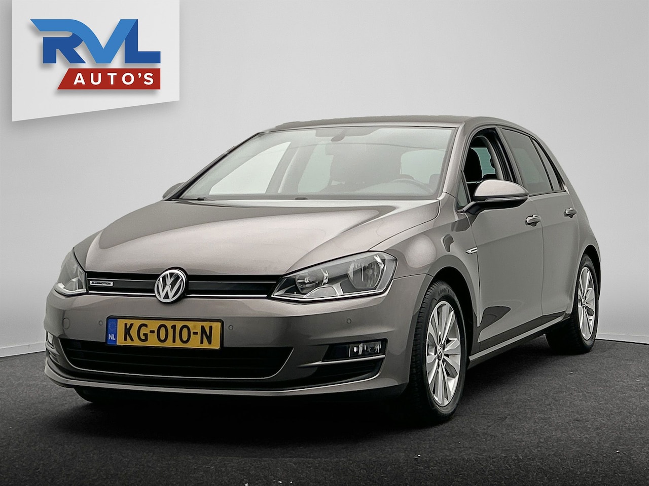 Volkswagen Golf - 1.0 TSI Connected Series | Origineel NL | PDC | Trekhaak | Navigatie | Cruise/Control | Cl - AutoWereld.nl