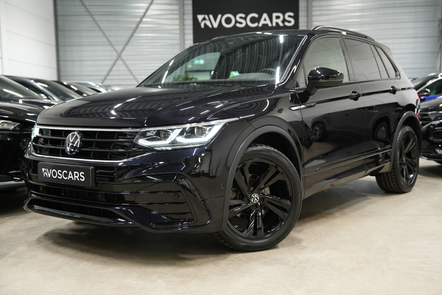Volkswagen Tiguan - 1.5 TSI R-Line * Trekhaak - Virtual - Camera - Black Style - IQ Light - ACC - Sfeer - 1e E - AutoWereld.nl