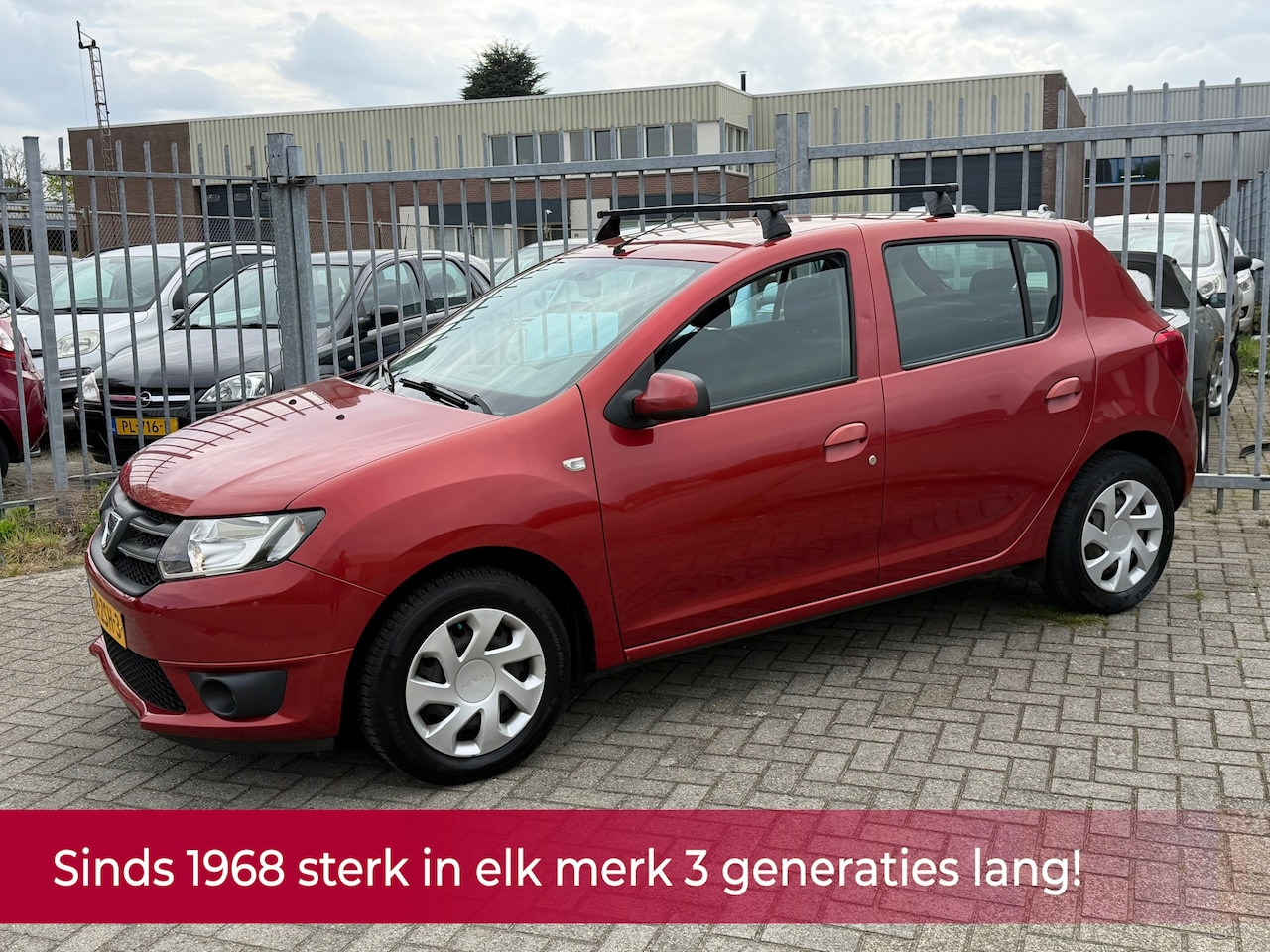 Dacia Sandero - 0.9 TCe Lauréate 90PK! NL AUTO NAP! Airco l NAVI l Elek pakket l Trekhaak ! 1e eigenaar l - AutoWereld.nl