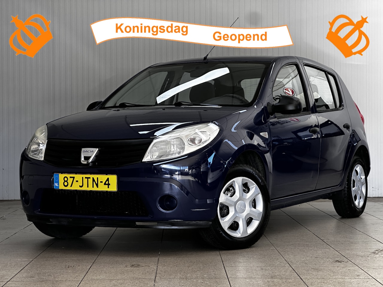 Dacia Sandero - 1.2/ D-Riem Verv 134.000KM!/ Trekhaak/ Radio-AUX/ Deelbare Achterbank. - AutoWereld.nl