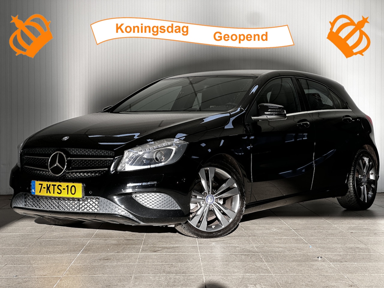 Mercedes-Benz A-klasse - 180 Edition Navigatie 4U3/ 18'' LMV/ Bi-Xenon/ Half-Leder/ Navi/ Zwarte-Hemel/ Airco/ Crui - AutoWereld.nl