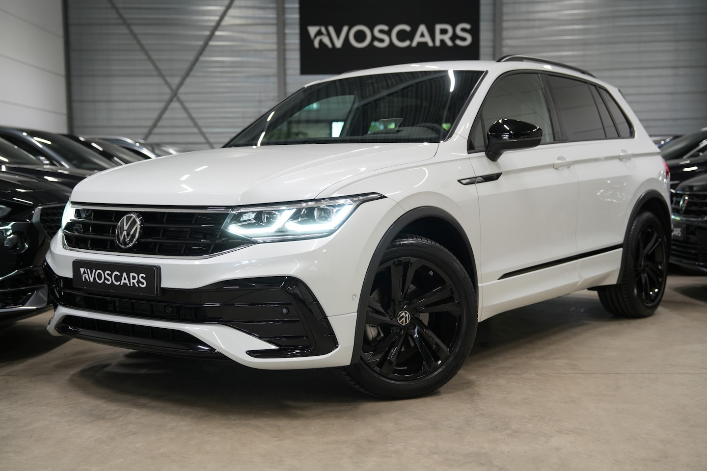 Volkswagen Tiguan - 1.5 TSI R-Line * Virtual - HUD - Black Style - Camera - Keyless - IQ Light - Blind Spot * - AutoWereld.nl