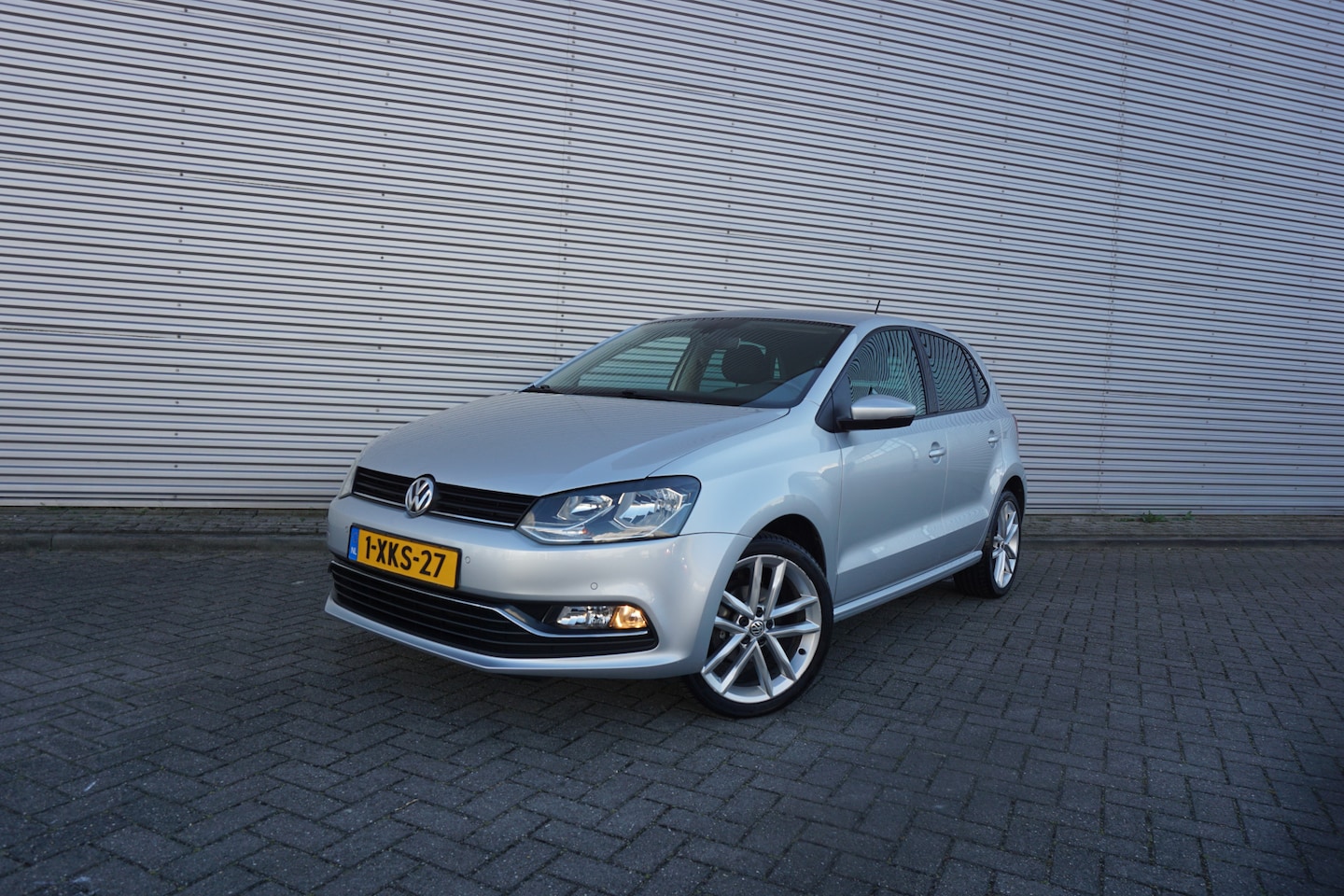Volkswagen Polo - 1.2 TSI Highline Climate / Cruise / BT / Parkeers. / Elektr. ramen / Lm velgen / NAP - AutoWereld.nl