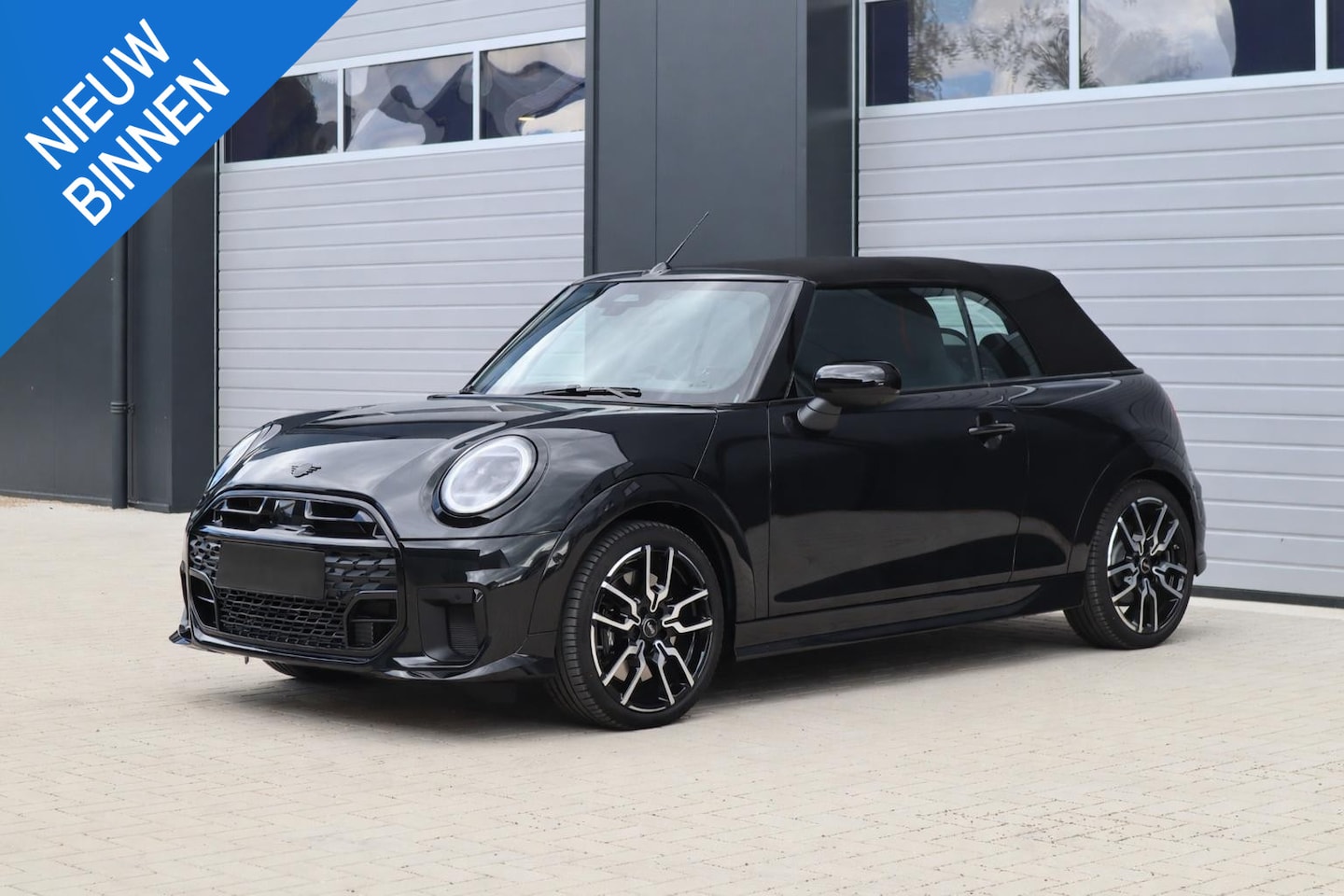 MINI Cabrio - Cooper S John Cooper Works | In Mei beschikbaar ! - AutoWereld.nl