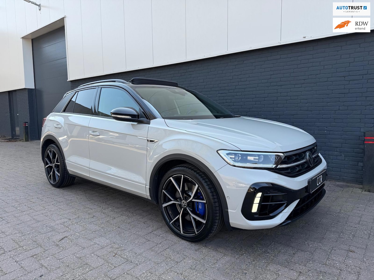 Volkswagen T-Roc - R 2.0 TSI 300PK 4M PANO AKRA KEYLESS ACC IQ - AutoWereld.nl