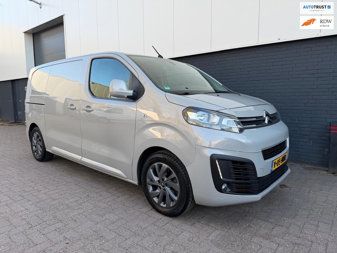 Citroën Jumpy - 2.0 HDI 180PK 2020 AUTOMAAT 3ZITS CLIMA CRUISE - AutoWereld.nl