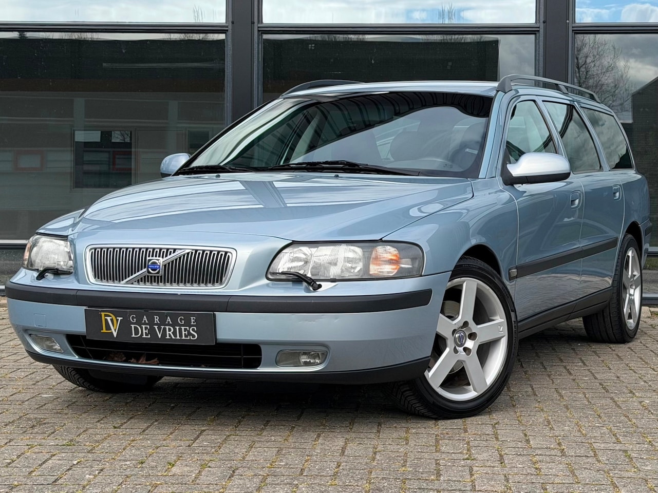 Volvo V70 - 2.4 Europa Exclusive Automaat Volledig Onderhouden 2e Eigenaar KM Aantoonbaar - AutoWereld.nl