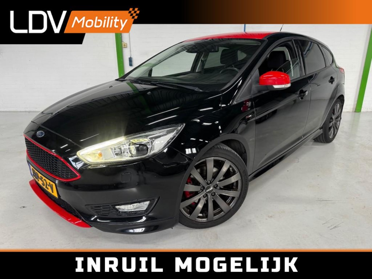 Ford Focus - 1.5 ST-Line Red Edition / Stoelverwarming / Stuurverwarming / Bluetooth / 18 inch / Boekje - AutoWereld.nl