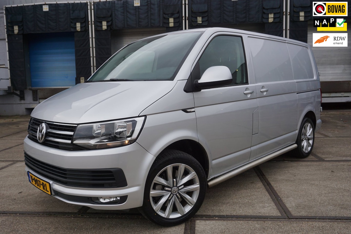 Volkswagen Transporter - 2.0 TDI L1H2 Highline * DSG * 204 PK * 2x schuifdeur - AutoWereld.nl