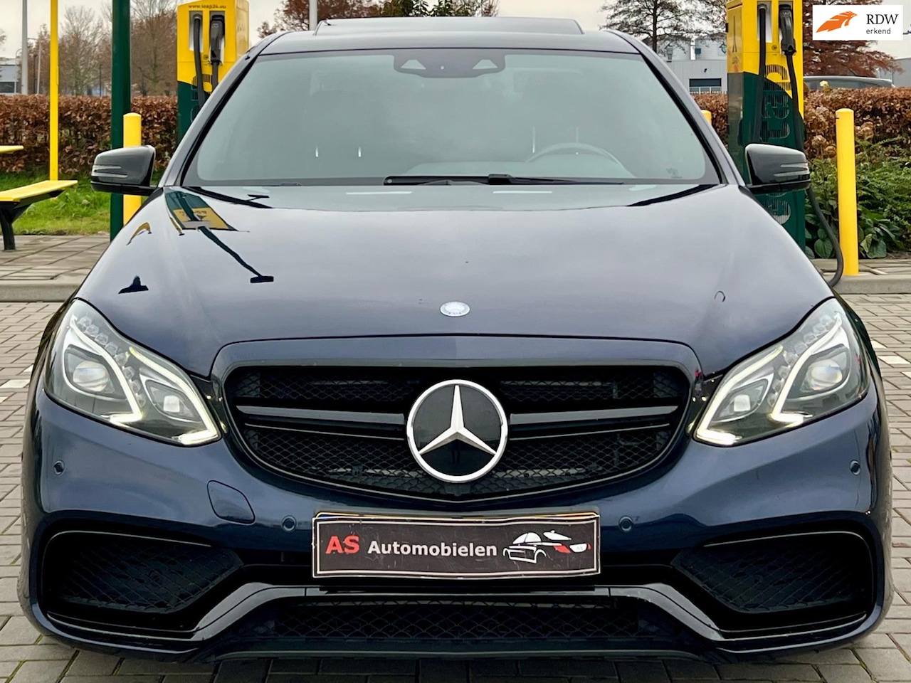 Mercedes-Benz E-klasse - E400 e63 AMG OPTIK! 400PK Prestige Avantgarde RIJK UITGERUST - AutoWereld.nl