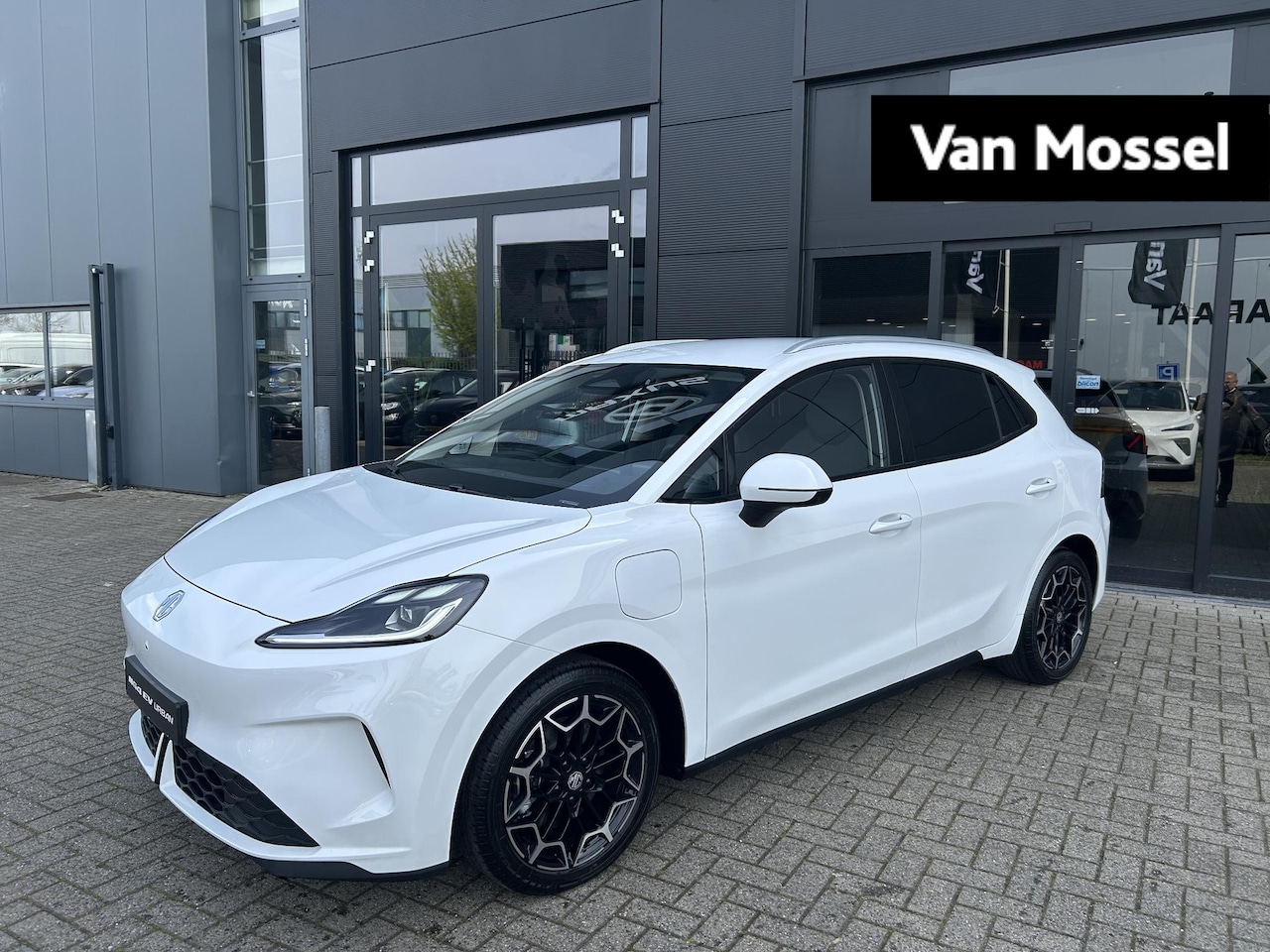 MG MG4 Electric - Urban Premium 54 kWh | WLTP 405 km | Nieuw model | Vraag naar beschikbaarheid | € 2000,- k - AutoWereld.nl