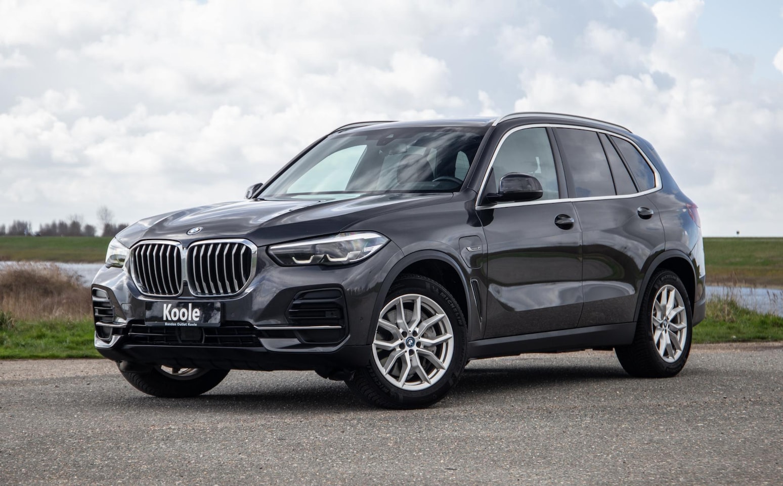 BMW X5 - xDrive45e High Executive CARPLAY / CAMERA / DEALER ONDERHOUDEN / BRUIN LEER / STOELVERWARM - AutoWereld.nl