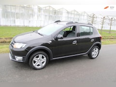 Dacia Sandero Stepway - 0.9 TCe Lauréate met Leder Navigatie en Airco