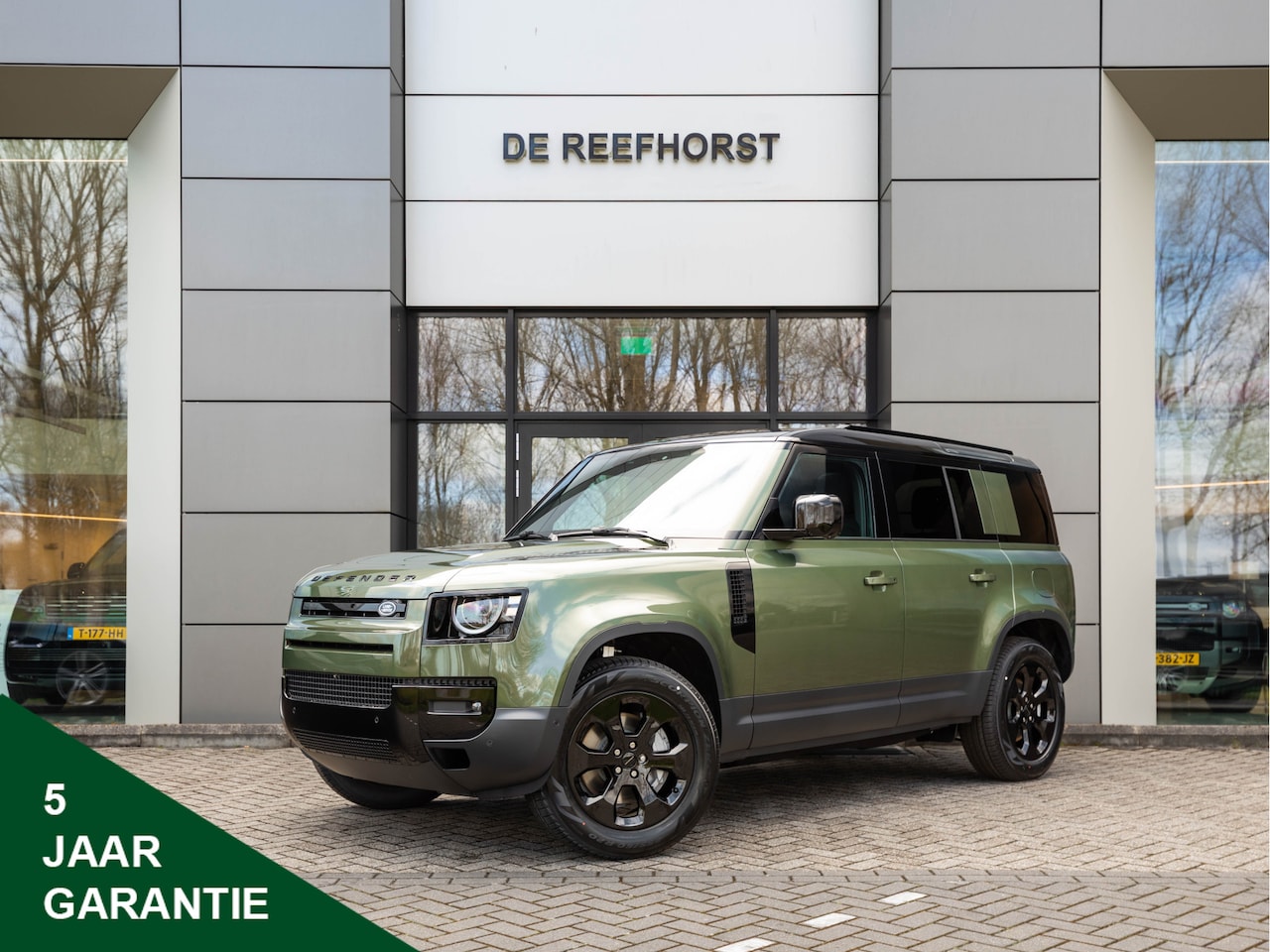 Land Rover Defender 110 - 2.0 P300e 110 Forest Edition | Driver Assist Pack | Comfort & Convenience Pack | Sliding p - AutoWereld.nl