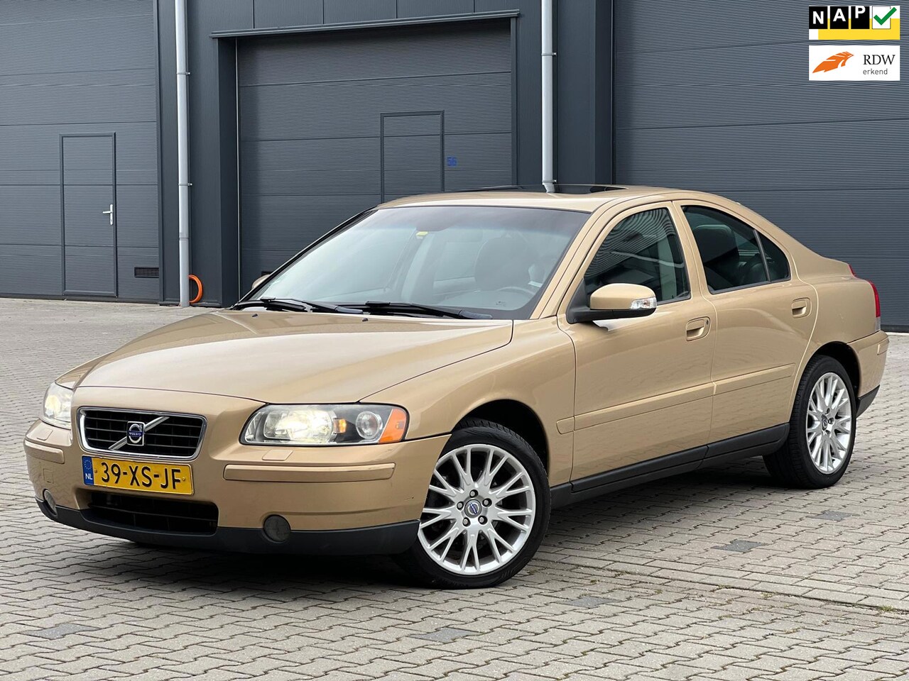 Volvo S60 - 2.4 Drivers Edition|Schuif-Kanteldak|Leder - AutoWereld.nl