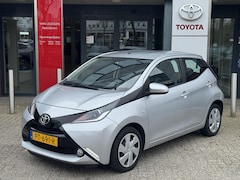 Toyota Aygo X - X-PLAY 5-DEURS AIRCO BLUETOOTH CAMERA EL-RAMEN/SPIEGELS NL-AUTO
