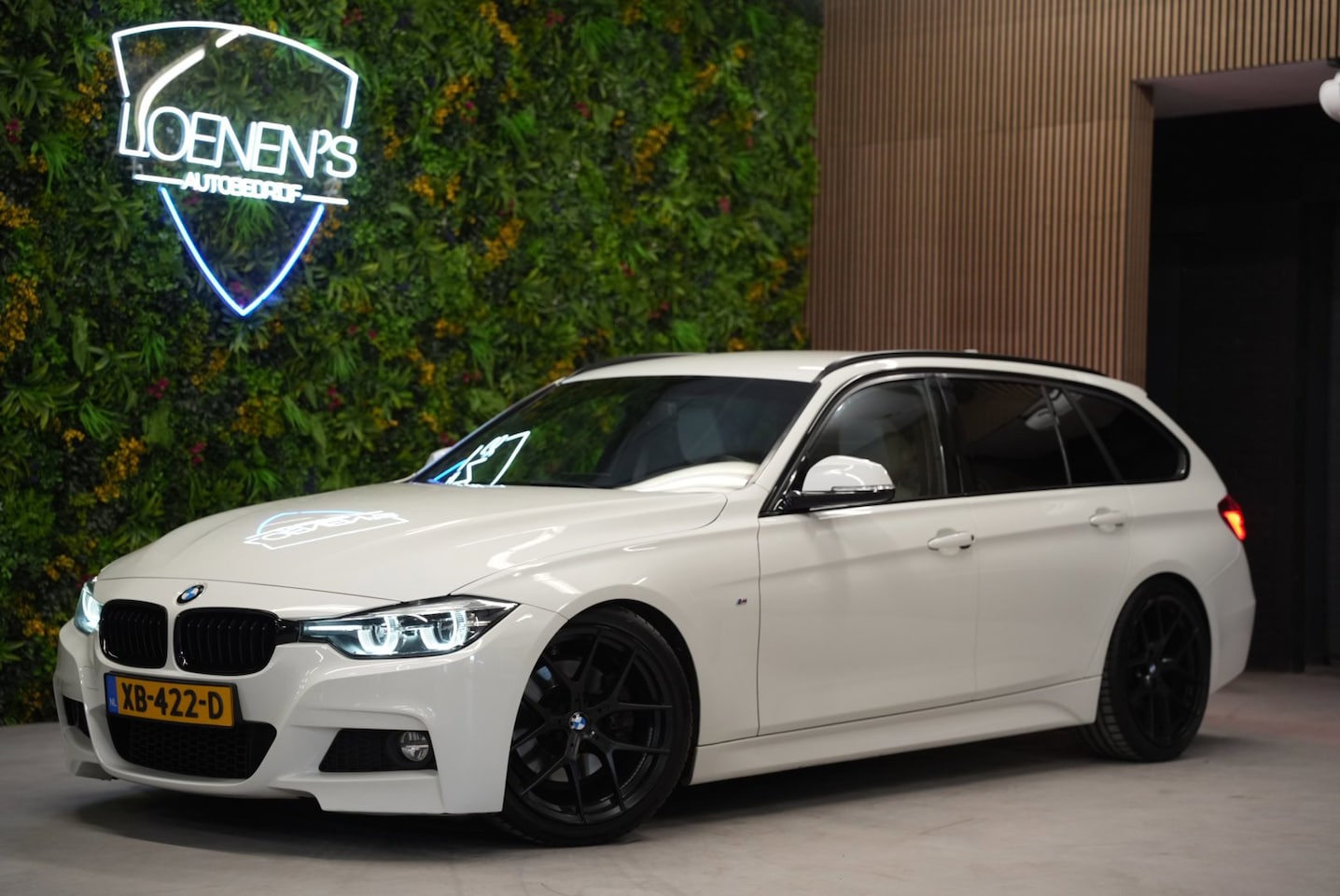 BMW 3-serie Touring - 330i M Sport Edition / Trekhaak / Leder / CarPlay - AutoWereld.nl