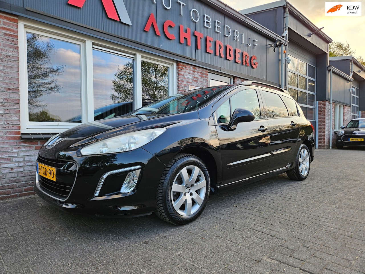 Peugeot 308 SW - 1.6 VTi Active Trekhaak! Airco/Clima! Cruise Control! Navigatie! Nette Auto! - AutoWereld.nl