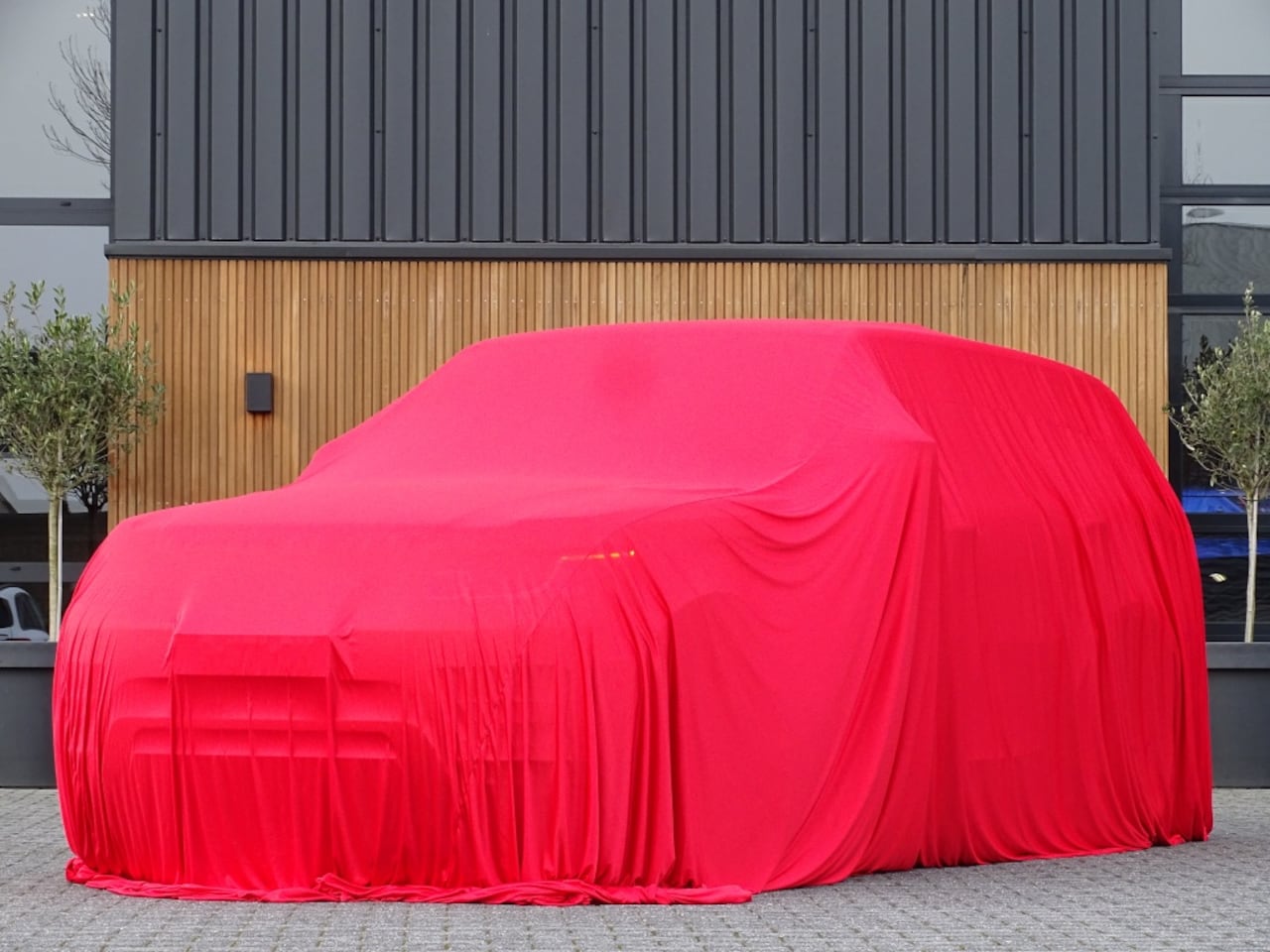 Land Rover Range Rover Evoque - P300e AWD 309PK RD HSE / R-Dynamic / LED - AutoWereld.nl