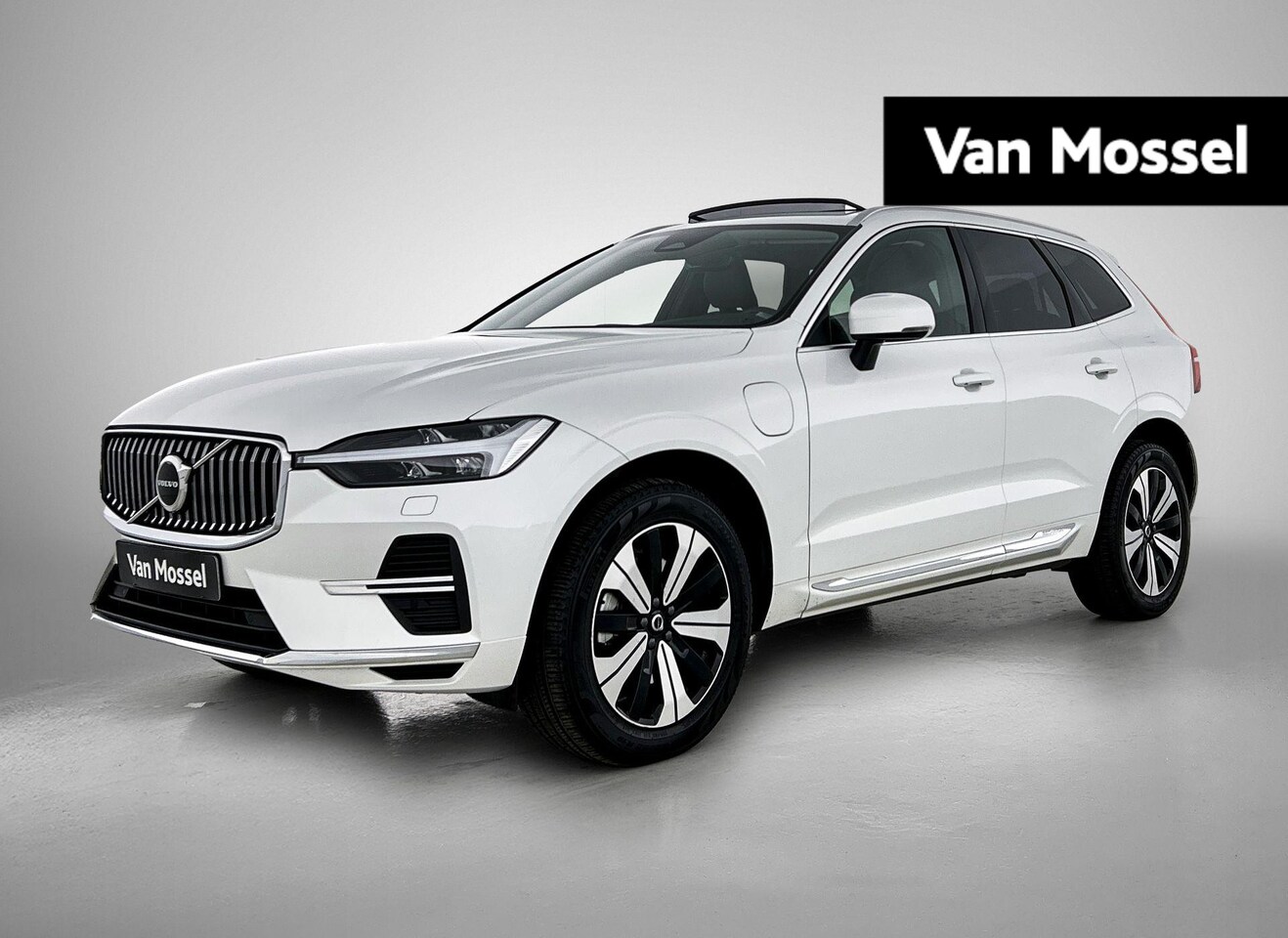 Volvo XC60 - 2.0 T6 Plug-in hybrid AWD Plus Bright | VERWACHT | PANO-SCHUIFDAK | LEER | CAMERA | STOEL- - AutoWereld.nl